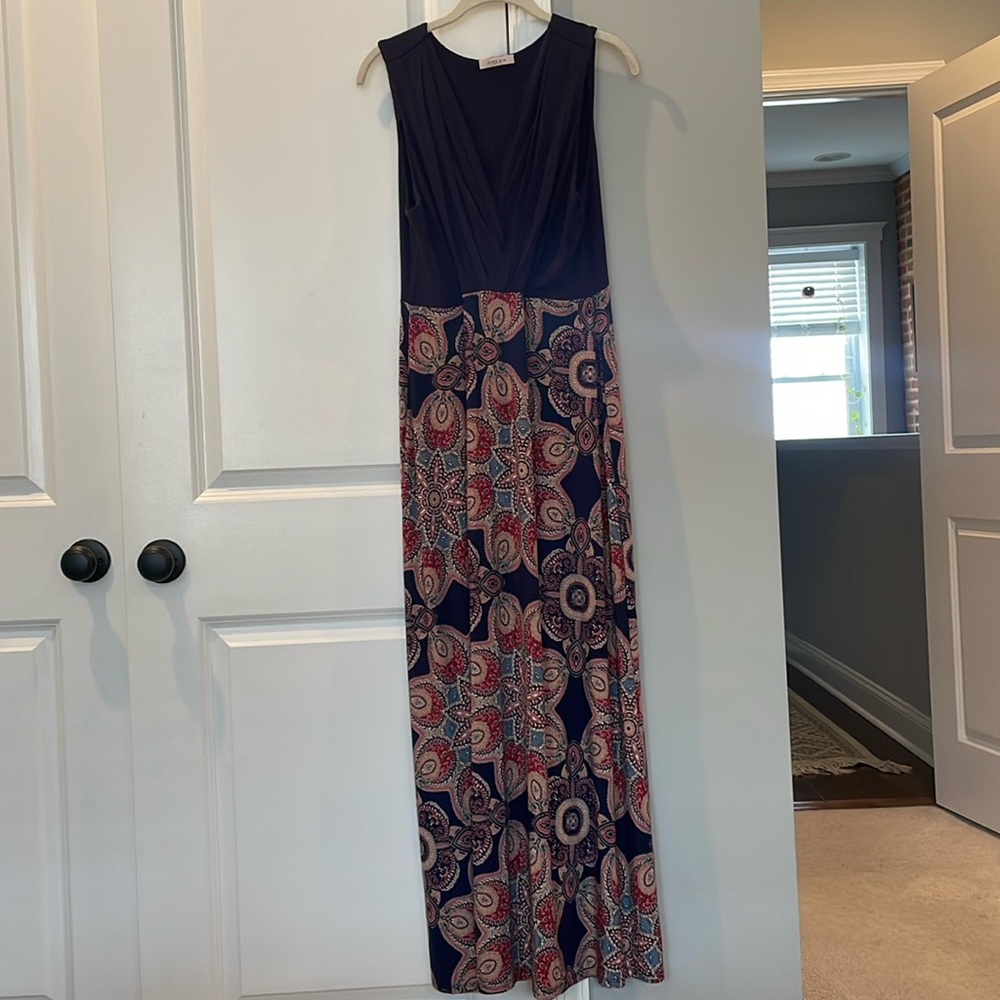 Sleeveless Maxi Dress with V-Neck Design